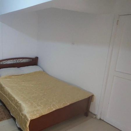 Private Bedroom Paphos Central Exteriör bild
