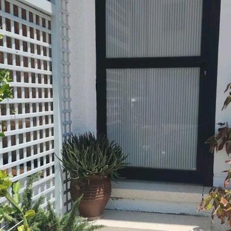 Private Bedroom Paphos Central Exteriör bild
