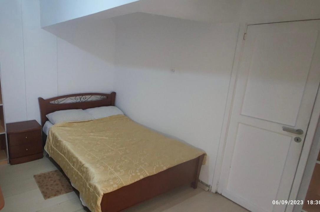 Private Bedroom Paphos Central Exteriör bild