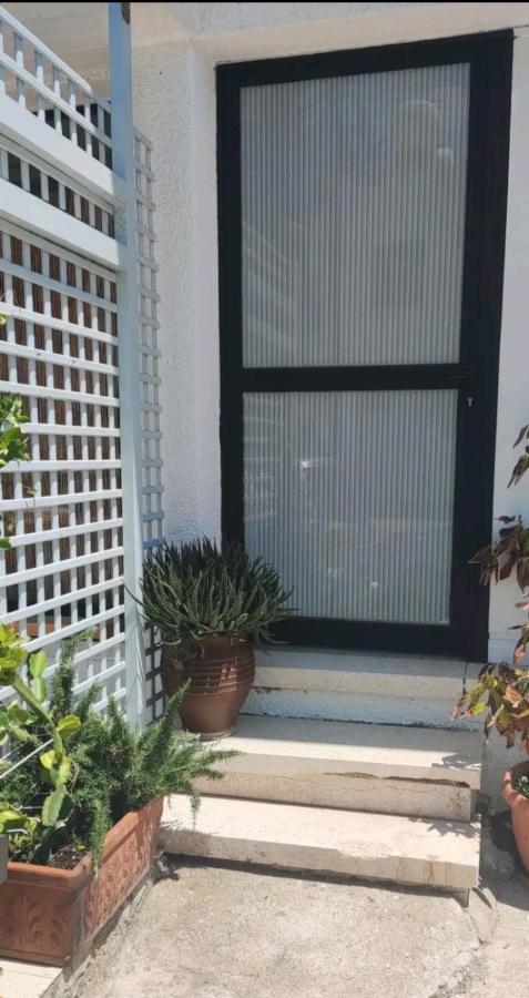 Private Bedroom Paphos Central Exteriör bild